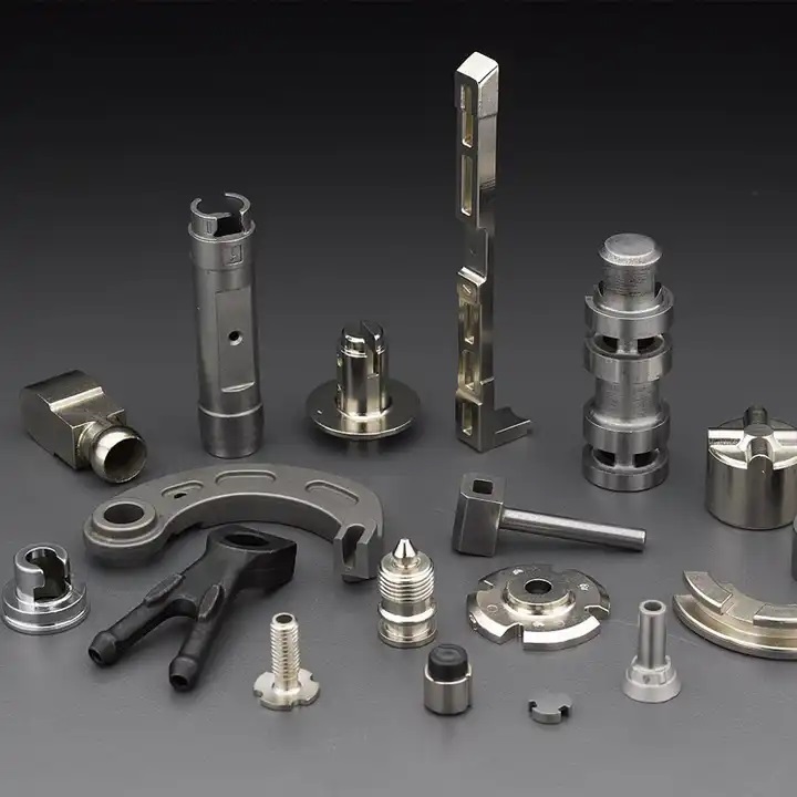 CNC obdelovalni deli gredi za avtomobilsko industrijo.
